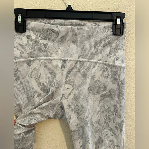 Lululemon Train Times 7/8 Jasmine White Multi Gray Sz 6 Athletic Run Leggings - Picture 5 of 13